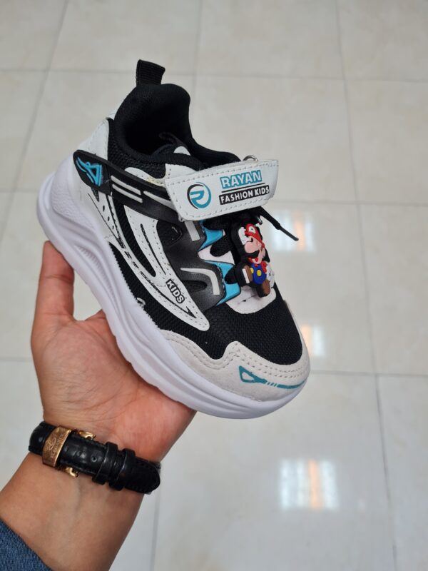 کتونی سفید بچگانه