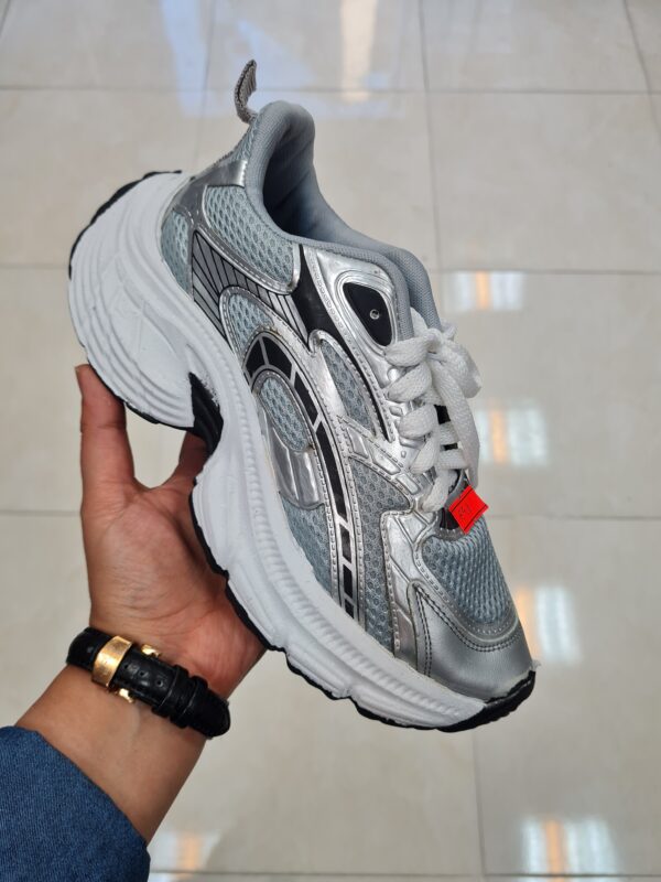 کتونی بالنسیگا نقره ای