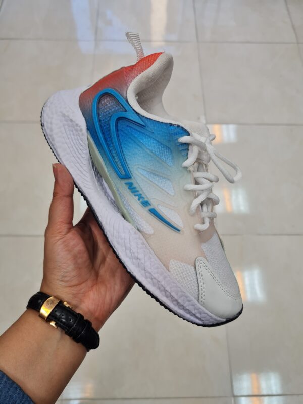 کتونی سفید آبی