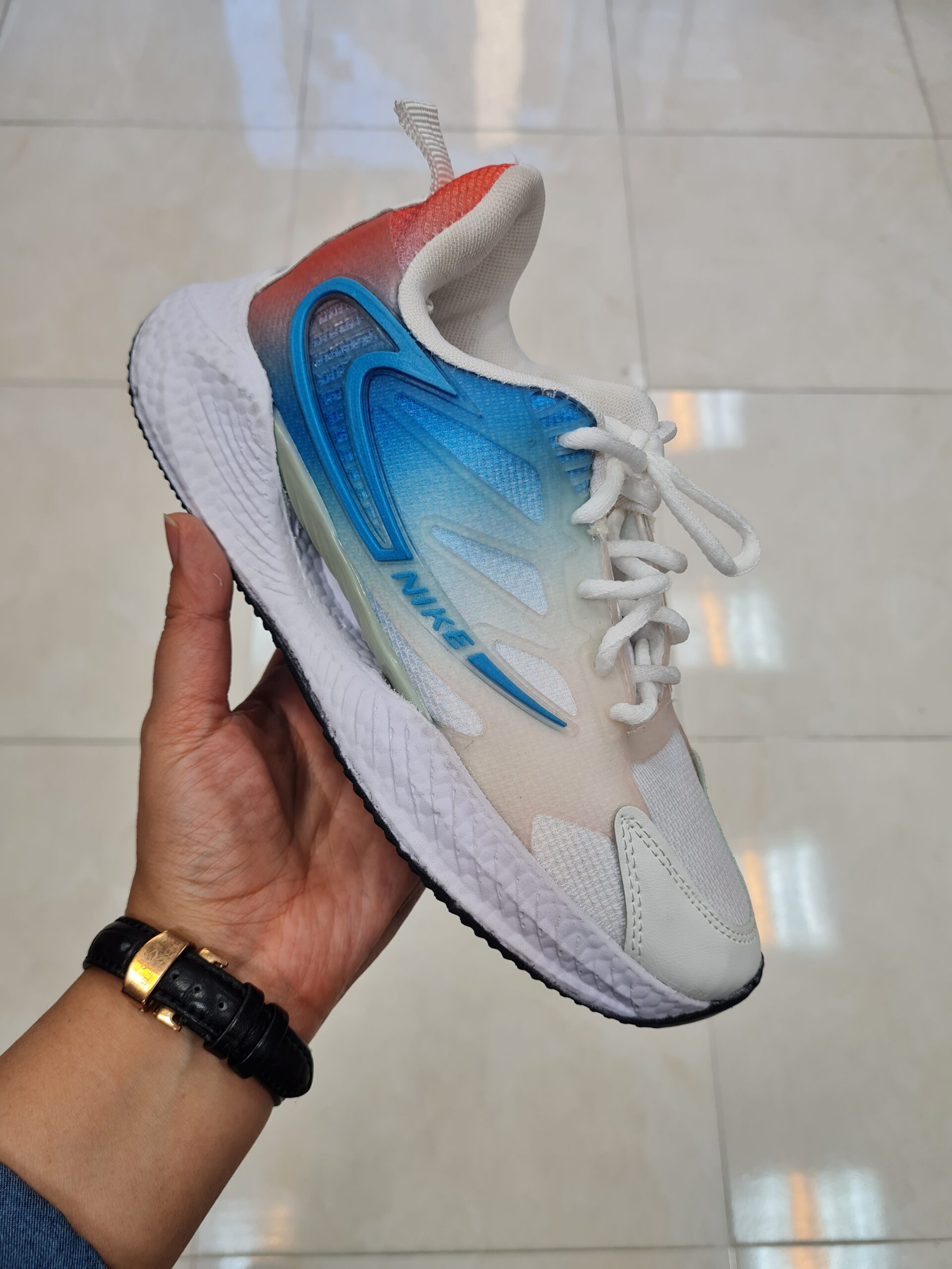 1000319543 کتونی سفید آبی