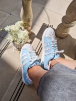 کتونی آدیداس آبی