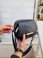 کیف دوشی زنانه ریباز